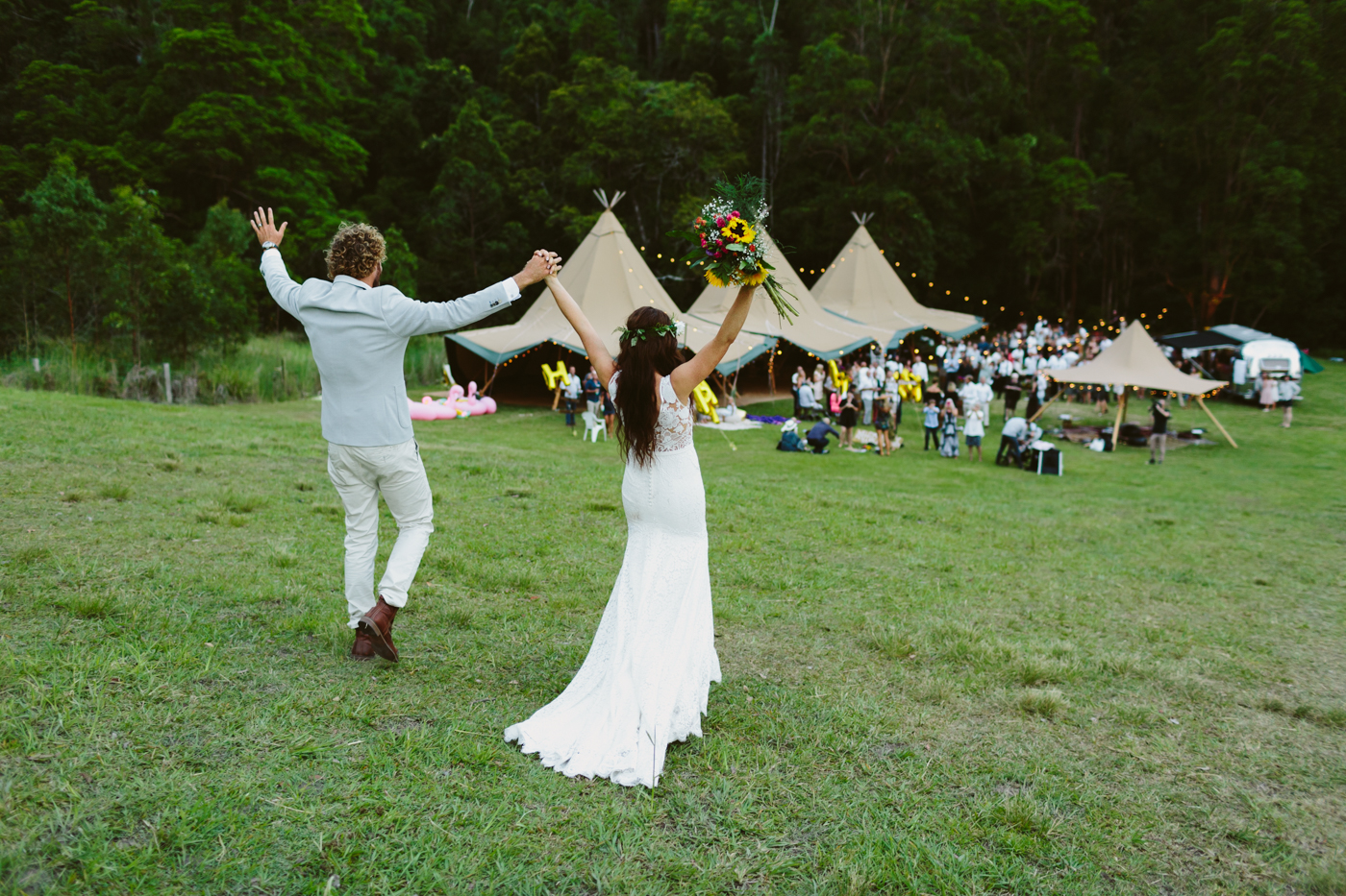 https://goldcoasttipis.com.au/diy-wedding-checklist/